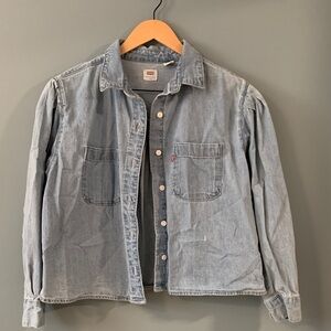 ✨Levi's Light wash Blue Denim button down